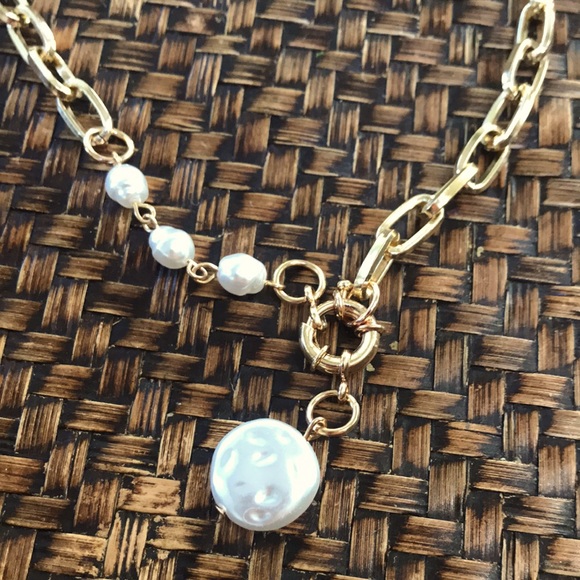$5 if bundle: Faux Pearl and Metal Chain Necklace - Picture 6 of 7